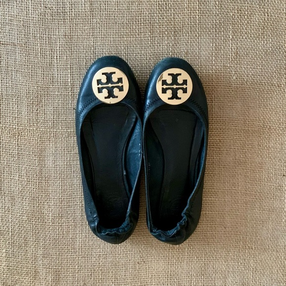 TORY BURCH Minnie Black Leather Ballet Flats Gold Metal Double “T” Size 7 (38) - Picture 9 of 13